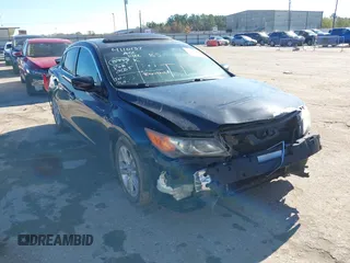 2013 Acura ILX with VIN 19VDE1F3XDE008994, listed as a IAAI auction lot 41251670 with 172,398 mi miles. Bid and sale history available at carsss.com. Image 1.