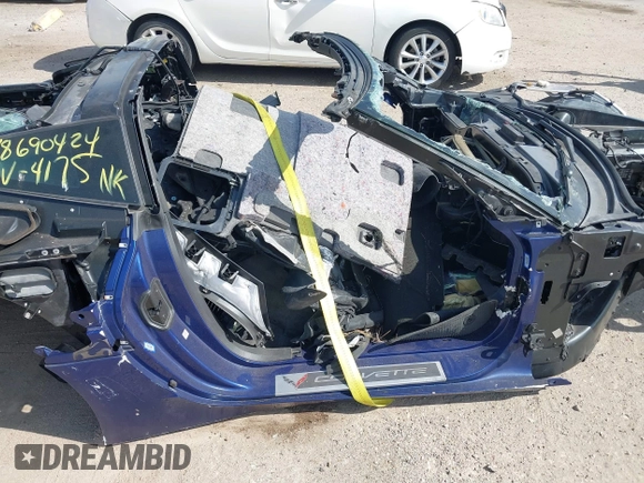 2017 Chevrolet Corvette Z51 1LT z VIN 1G1YH2D73H5114175, wystawiony jako IAAI lot #40699522 z przebiegiem Nie podano mil oraz . Historia ofert i sprzedaży dostępna na DreamBid. Obrazek 8.