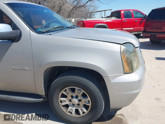 2007 GMC Yukon SLT with VIN 1GKFC13037J136165, listed as a IAAI auction lot 41766226 with 204,677 mi miles. Bid and sale history available at carsss.com. Image 12.