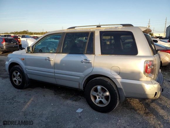 2006 Honda Pilot EX-L with RES with VIN 5FNYF28626B016877, listed as a Copart auction lot 85052884 with 201,001 mi miles and Salvage Title. Bid and sale history available at carsss.com. Image 2.