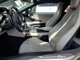 2015 BMW i8 z VIN WBY2Z2C55FV391061, wystawiony jako Copart lot #67933554 z przebiegiem 28 047 mil mil oraz Szkoda całkowita • Salvage title. Historia ofert i sprzedaży dostępna na DreamBid. Obrazek 7.