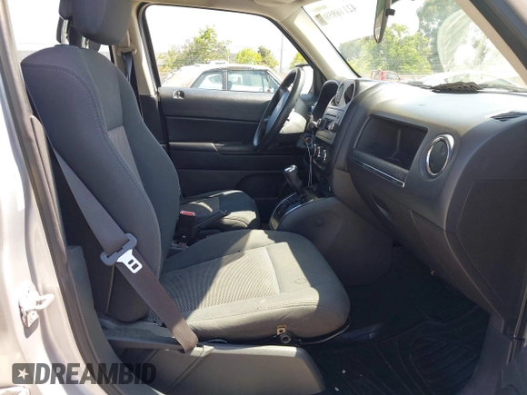 2010 Jeep Patriot Sport with VIN 1J4NT2GBXAD660180, listed as a IAAI auction lot 42146950 with 217,054 mi miles. Bid and sale history available at carsss.com. Image 5.