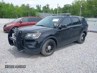 2016 Ford Police Interceptor Utility z VIN 1FM5K8AR9GGC27888, wystawiony jako IAAI lot #42037310 z przebiegiem 72 466 mil mil oraz . Historia ofert i sprzedaży dostępna na DreamBid. Obrazek 2.