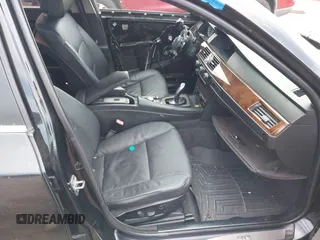 2010 BMW 5 Series 528i xDrive z VIN WBANV1C55AC388294, wystawiony jako IAAI lot #42249284 z przebiegiem Nie podano mil oraz . Historia ofert i sprzedaży dostępna na DreamBid. Obrazek 5.