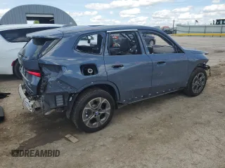 2025 BMW X1 xDrive28i z VIN WBX73EF03S5165138, wystawiony jako Copart lot #54831835 z przebiegiem 2 955 mil mil oraz Szkoda całkowita • Salvage title. Historia ofert i sprzedaży dostępna na DreamBid. Obrazek 3.
