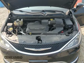 2017 Chrysler Pacifica Touring L z VIN 2C4RC1BGXHR758038, wystawiony jako Copart lot #59639815 z przebiegiem 161 552 mil mil oraz Szkoda całkowita • Salvage title. Historia ofert i sprzedaży dostępna na DreamBid. Obrazek 12.