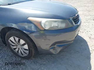 2008 Honda Accord LX z VIN 1HGCP26398A058704, wystawiony jako IAAI lot #42300960 z przebiegiem 206 121 mil mil oraz . Historia ofert i sprzedaży dostępna na DreamBid. Obrazek 16.