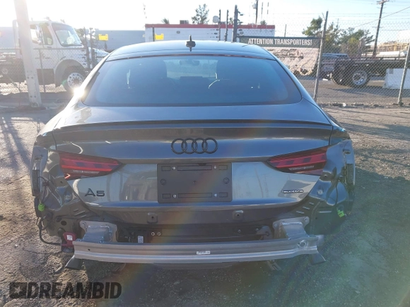 2024 Audi A5 Sportback S line Premium Plus z VIN WAUFACF53RA072231, wystawiony jako IAAI lot #41291343 z przebiegiem 2 089 mil mil oraz . Historia ofert i sprzedaży dostępna na DreamBid. Obrazek 17.