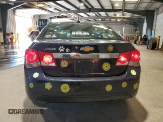 2015 Chevrolet Cruze LS z VIN 1G1PA5SG5F7294541, wystawiony jako Copart lot #53857035 z przebiegiem 118 263 mil mil oraz Szkoda całkowita • Salvage title. Historia ofert i sprzedaży dostępna na DreamBid. Obrazek 6.