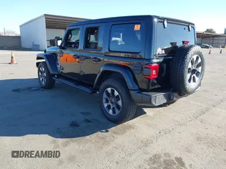 2021 Jeep Wrangler Unlimited Sahara Altitude z VIN 1C4HJXEN5MW659188, wystawiony jako IAAI lot #41414960 z przebiegiem 72 698 mil mil oraz . Historia ofert i sprzedaży dostępna na DreamBid. Obrazek 3.