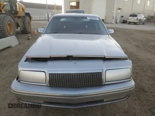 1993 Chrysler New Yorker z VIN 1C3XV66R3PD198654, wystawiony jako Copart lot #78900554 z przebiegiem 187 872 mil mil oraz Szkody całkowita. Historia ofert i sprzedaży dostępna na DreamBid. Obrazek 5.