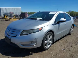 2013 Chevrolet Volt with VIN 1G1RA6E42DU112535, listed as a IAAI auction lot 42149877 with 79,979 mi miles and . Bid and sale history available at carsss.com. Image 2.