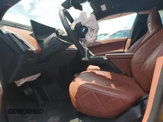 2022 BMW iX xDrive50 z VIN WB523CF02NCJ71343, wystawiony jako Copart lot #53404674 z przebiegiem 14 917 mil mil oraz Szkoda całkowita • Salvage title. Historia ofert i sprzedaży dostępna na DreamBid. Obrazek 7.