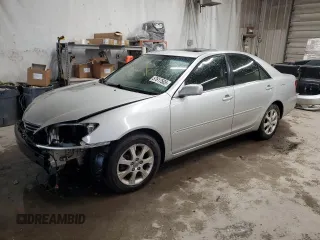2005 Toyota Camry LE z VIN 4T1BE30K35U969400, wystawiony jako Copart lot #57617505 z przebiegiem 183 592 mil mil oraz Szkoda całkowita • Salvage title. Historia ofert i sprzedaży dostępna na DreamBid. Obrazek 1.