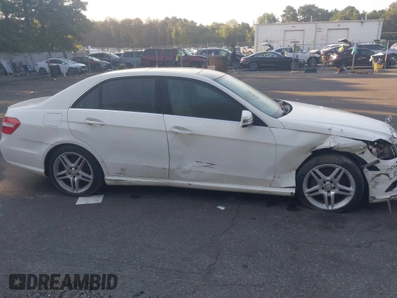 2013 Mercedes-Benz E-Class E 350 Luxury with VIN WDDHF8JB3DA767833, listed as a IAAI auction lot 40347863 with 90,981 mi miles. Bid and sale history available at carsss.com. Image 13.