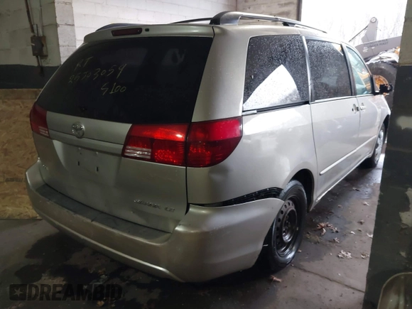 2005 Toyota Sienna CE with VIN 5TDZA23C15S233010, listed as a IAAI auction lot 41872151 with 999,999 mi miles. Bid and sale history available at carsss.com. Image 4.