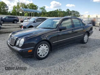 1997 Mercedes-Benz E 320 z VIN WDBJF55F3VA386717, wystawiony jako Copart lot #55847875 z przebiegiem 121 468 mil mil oraz Szkoda całkowita • Salvage title. Historia ofert i sprzedaży dostępna na DreamBid. Obrazek 1.