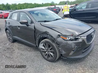 2017 Mazda CX-3 Touring z VIN JM1DKFC79H0162745, wystawiony jako IAAI lot #42318637 z przebiegiem 68 465 mil mil oraz . Historia ofert i sprzedaży dostępna na DreamBid. Obrazek 1.
