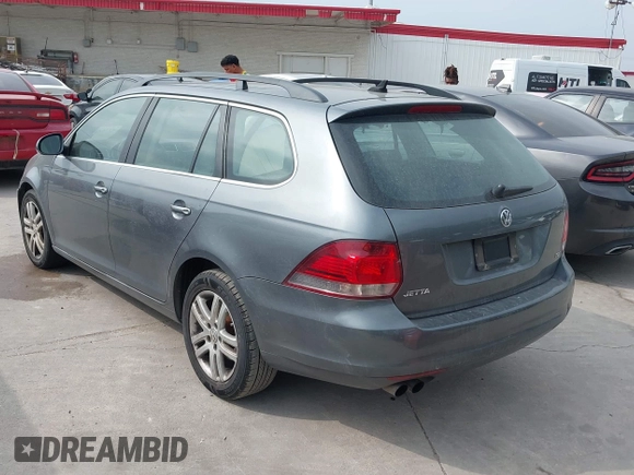 2010 Volkswagen Jetta TDI z VIN 3VWTL7AJ8AM654650, wystawiony jako IAAI lot #42264281 z przebiegiem 189 859 mil mil oraz . Historia ofert i sprzedaży dostępna na DreamBid. Obrazek 3.