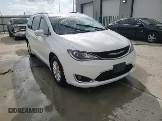 2018 Chrysler Pacifica Touring L with VIN 2C4RC1BG3JR214356, listed as a Copart auction lot 54541515 with 44,975 mi miles and Salvage Title. Bid and sale history available at DreamBid. Image 14.