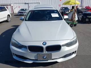 2015 BMW 3 Series 328i xDrive z VIN WBA3B5G58FNS13423, wystawiony jako IAAI lot #42050878 z przebiegiem 82 235 mil mil oraz . Historia ofert i sprzedaży dostępna na DreamBid. Obrazek 13.