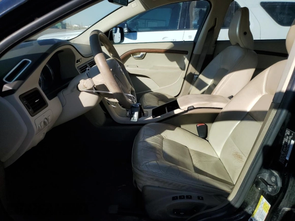 2010 Volvo XC70 3.2L with VIN YV4982BZ0A1086619, listed as a Copart auction lot 82308894 with 276,655 mi miles and Clean Title. Bid and sale history available at DreamBid. Image 7.