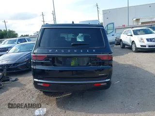 2024 Jeep Wagoneer Series II z VIN 1C4SJUBPXRS126049, wystawiony jako IAAI lot #42472860 z przebiegiem 56 756 mil mil oraz . Historia ofert i sprzedaży dostępna na DreamBid. Obrazek 17.