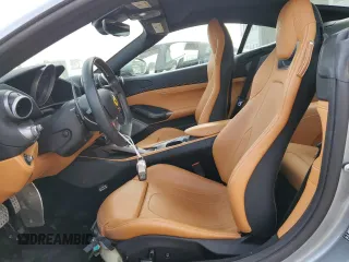 2021 Ferrari Portofino z VIN ZFF89FPA0M0259248, wystawiony jako Copart lot #43380195 z przebiegiem 6175 mil mil oraz Nie do naprawy. Historia ofert i sprzedaży dostępna na DreamBid. Obrazek 7.