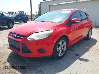 2014 Ford Focus SE z VIN 1FADP3K24EL119243, wystawiony jako IAAI lot #42121759 z przebiegiem 123 887 mil mil oraz . Historia ofert i sprzedaży dostępna na DreamBid. Obrazek 2.