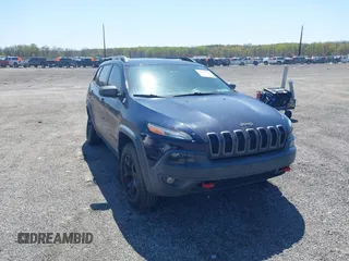 2015 Jeep Cherokee Trailhawk z VIN 1C4PJMBS3FW520829, wystawiony jako IAAI lot #42065548 z przebiegiem 90 534 mil mil oraz . Historia ofert i sprzedaży dostępna na DreamBid. Obrazek 1.
