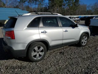 2013 Kia Sorento EX with VIN 5XYKU4A2XDG410888, listed as a Copart auction lot 49243065 with 162,453 mi miles and Salvage Title. Bid and sale history available at carsss.com. Image 3.