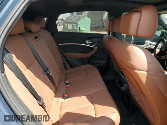 2021 Audi e-tron Sportback Prestige z VIN WA13ABGE6MB007966, wystawiony jako Copart lot #64278064 z przebiegiem 26 989 mil mil oraz Szkody całkowita. Historia ofert i sprzedaży dostępna na DreamBid. Obrazek 11.