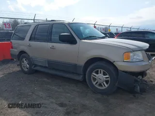 2004 Ford Expedition Special Service with VIN 1FMPU15L54LB89983, listed as a IAAI auction lot 41834577 with 193,819 mi miles. Bid and sale history available at carsss.com. Image 1.