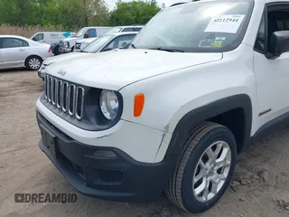 2018 Jeep Renegade Sport with VIN ZACCJBABXJPJ38577, listed as a IAAI auction lot 42112944 with 139,439 mi miles. Bid and sale history available at carsss.com. Image 6.