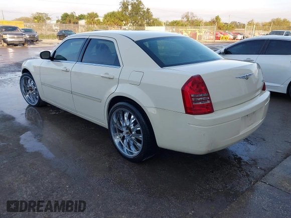 2007 Chrysler 300 with VIN 2C3KA43R87H704299, listed as a IAAI auction lot 41531011 with 179,325 mi miles. Bid and sale history available at carsss.com. Image 3.
