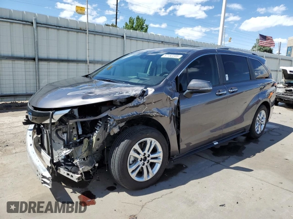 2024 Toyota Sienna Platinum z VIN 5TDESKFC4RS134873, wystawiony jako Copart lot #57152205 z przebiegiem 29 066 mil mil oraz Szkody całkowita. Historia ofert i sprzedaży dostępna na DreamBid. Obrazek 1.