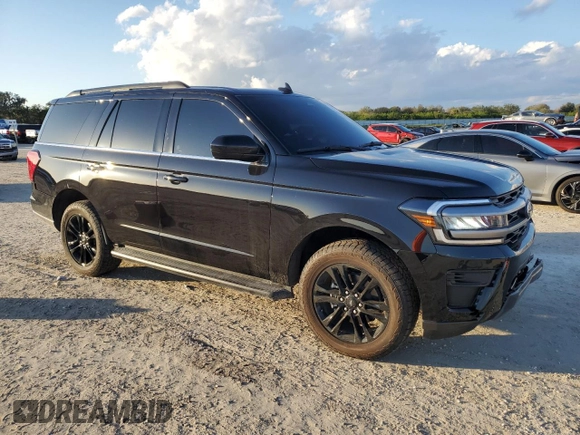 2024 Ford Expedition XLT with VIN 1FMJU1H84REA95604, listed as a Copart auction lot 86878914 with 4,977 mi miles and Salvage Title. Bid and sale history available at carsss.com. Image 4.