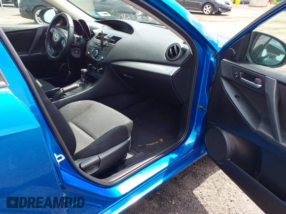 2012 Mazda 3 i Touring z VIN JM1BL1L85C1661934, wystawiony jako IAAI lot #42746228 z przebiegiem 165 386 mil mil oraz . Historia ofert i sprzedaży dostępna na DreamBid. Obrazek 5.