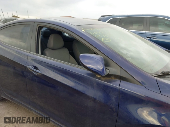 2012 Hyundai Elantra Limited z VIN 5NPDH4AE4CH136067, wystawiony jako IAAI lot #42150081 z przebiegiem 32 325 mil mil oraz . Historia ofert i sprzedaży dostępna na DreamBid. Obrazek 6.