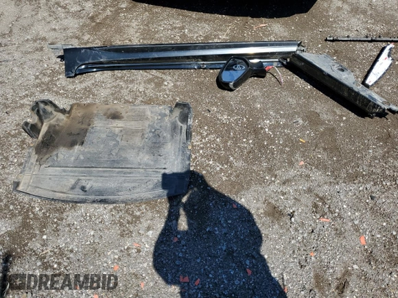 2025 Toyota Camry LE z VIN 4T1DAACK5SU517822, wystawiony jako Copart lot #55895755 z przebiegiem Nie podano mil oraz Szkoda całkowita • Salvage title. Historia ofert i sprzedaży dostępna na DreamBid. Obrazek 12.