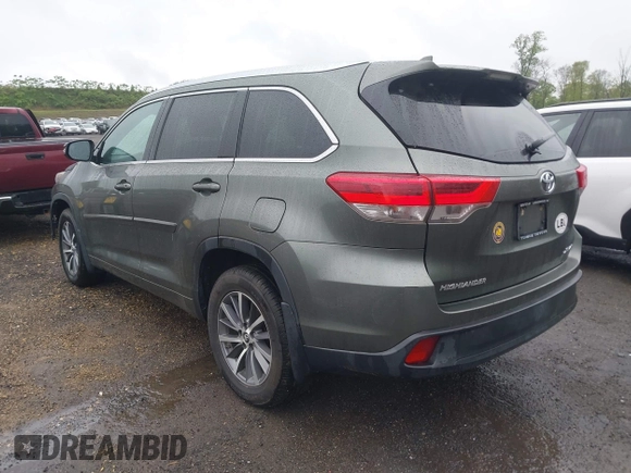 2018 Toyota Highlander SE with VIN 5TDJZRFH1JS867420, listed as a IAAI auction lot 42162279 with 58,504 mi miles and . Bid and sale history available at DreamBid. Image 3.
