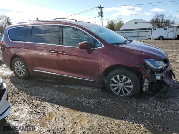 2018 Chrysler Pacifica Touring L with VIN 2C4RC1BG8JR124085, listed as a Copart auction lot 44564345 with NaN miles and Salvage Title. Bid and sale history available at carsss.com. Image 4.