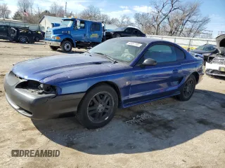 1997 Ford Mustang with VIN 1FALP404XVF156625, listed as a Copart auction lot 43497705 with 194,551 mi miles and Salvage Title. Bid and sale history available at carsss.com. Image 1.