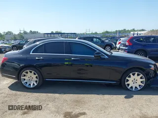 2017 Mercedes-Benz E 300 Luxury с VIN WDDZF4KB5HA181216, выставлен на аукционе IAAI как лот 42576943 с пробегом 105 576 миль миль и . История ставок и продаж доступна на DreamBid. Изображение 13.