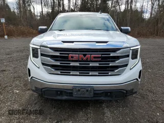 2022 GMC Sierra 1500 with VIN 1GTVUBETXNZ511808, listed as a Copart auction lot 82582724 with 81,748 mi miles and Salvage Title. Bid and sale history available at DreamBid. Image 5.