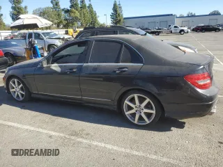 2012 Mercedes-Benz C 250 Sport z VIN WDDGF4HB9CR196617, wystawiony jako Copart lot #88819825 z przebiegiem Nie podano mil oraz Szkoda całkowita • Salvage title. Historia ofert i sprzedaży dostępna na DreamBid. Obrazek 2.
