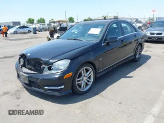 2012 Mercedes-Benz C 250 Sport z VIN WDDGF4HB0CR194481, wystawiony jako IAAI lot #42406447 z przebiegiem 133 332 mil mil oraz . Historia ofert i sprzedaży dostępna na DreamBid. Obrazek 2.