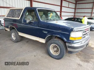 1993 Ford Bronco XL with VIN 1FMEU15N1PLB29714, listed as a IAAI auction lot 41984437 with 165,195 mi miles. Bid and sale history available at carsss.com. Image 1.