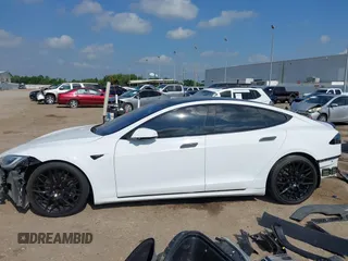 2016 Tesla Model S 70 z VIN 5YJSA1E11GF159425, wystawiony jako IAAI lot #42377639 z przebiegiem 79 767 mil mil oraz . Historia ofert i sprzedaży dostępna na DreamBid. Obrazek 15.