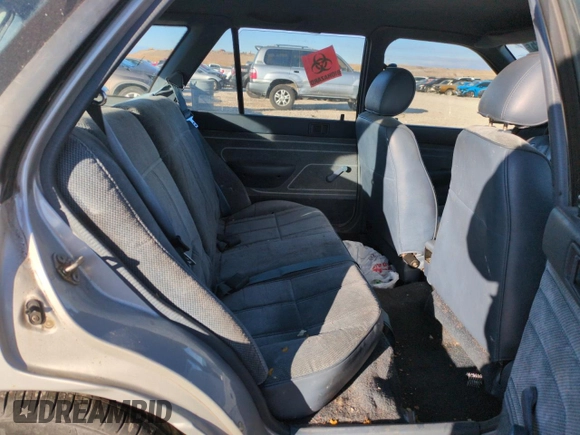 1993 Ford Escort z VIN 1FAPP15J7PW181838, wystawiony jako Copart lot #88717755 z przebiegiem 6 017 mil mil oraz Szkoda całkowita • Salvage title. Historia ofert i sprzedaży dostępna na DreamBid. Obrazek 10.